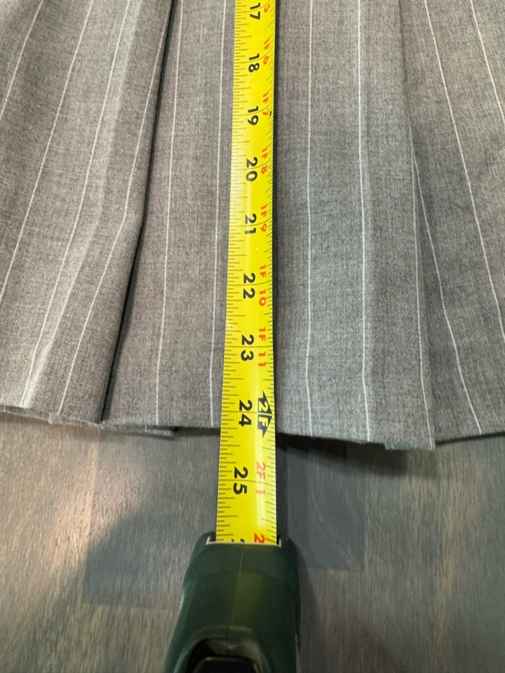 Scoop New with Tags Gray Pinstripe Pleated Skirt Size 8 & Jacket Size 12 Set - Picture 9 of 12